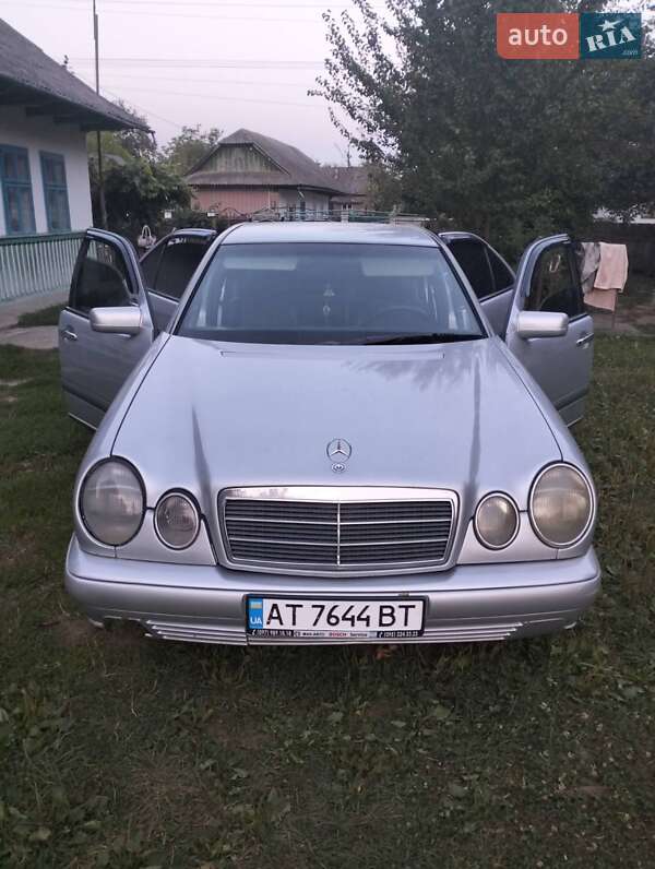 Седан Mercedes-Benz E-Class 1996 в Чернівцях