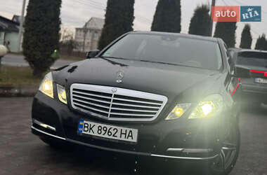 Седан Mercedes-Benz E-Class 2011 в Сарнах