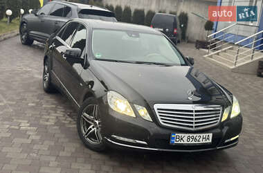 Седан Mercedes-Benz E-Class 2011 в Сарнах