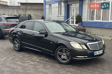 Седан Mercedes-Benz E-Class 2011 в Сарнах