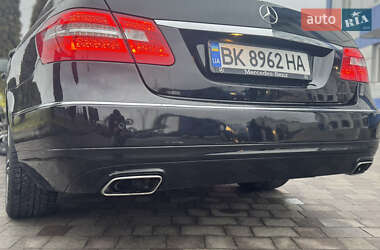 Седан Mercedes-Benz E-Class 2011 в Сарнах