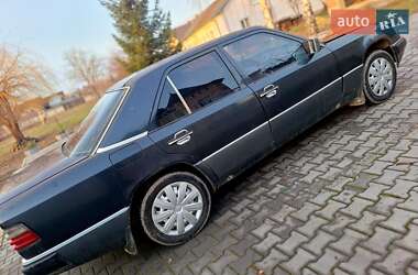 Седан Mercedes-Benz E-Class 1990 в Чернівцях