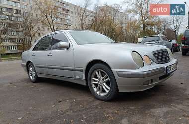 Седан Mercedes-Benz E-Class 2001 в Киеве