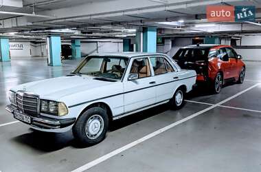 Седан Mercedes-Benz E-Class 1982 в Одессе