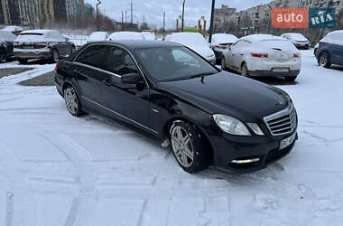 Седан Mercedes-Benz E-Class 2012 в Львове