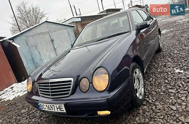 Седан Mercedes-Benz E-Class 2000 в Стрию