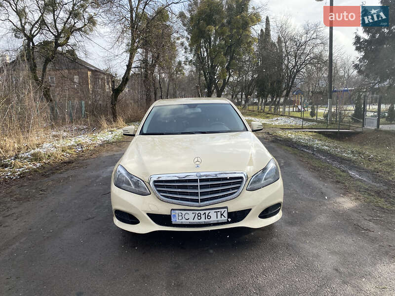Седан Mercedes-Benz E-Class 2015 в Львове