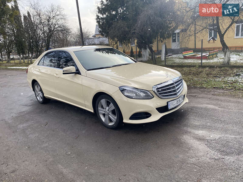 Седан Mercedes-Benz E-Class 2015 в Львове