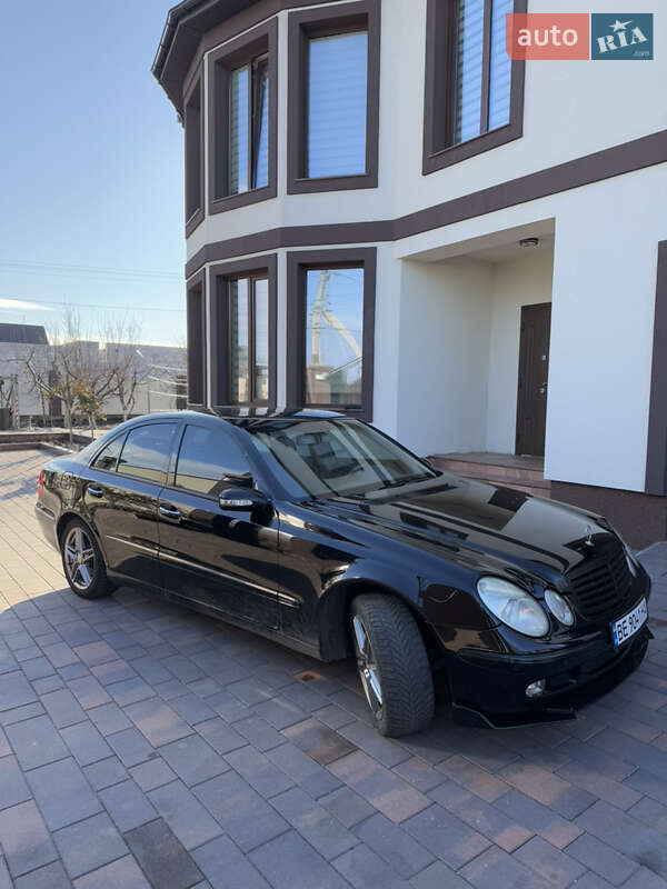 Седан Mercedes-Benz E-Class 2004 в Миколаєві