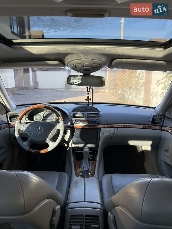 Седан Mercedes-Benz E-Class 2004 в Миколаєві