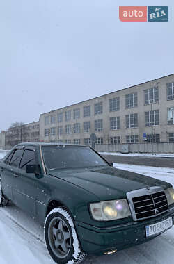 Седан Mercedes-Benz E-Class 1987 в Львові