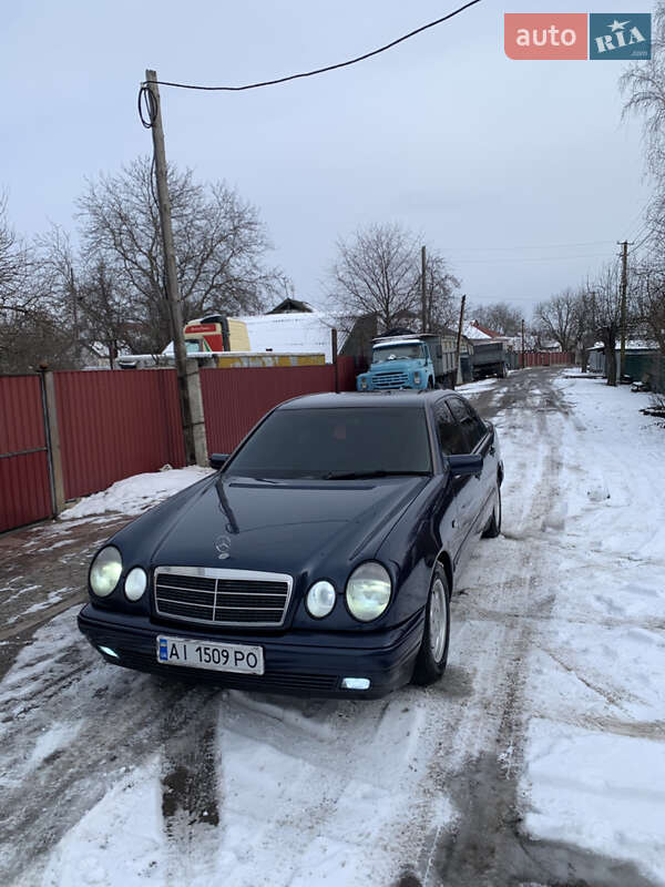 Седан Mercedes-Benz E-Class 1998 в Козелеці