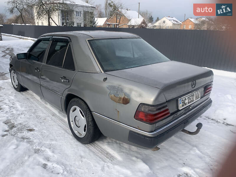 Седан Mercedes-Benz E-Class 1986 в Львові