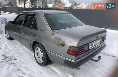 Седан Mercedes-Benz E-Class 1986 в 