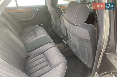 Седан Mercedes-Benz E-Class 1986 в 