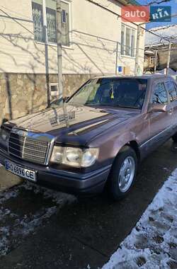 Седан Mercedes-Benz E-Class 1993 в Іршаві