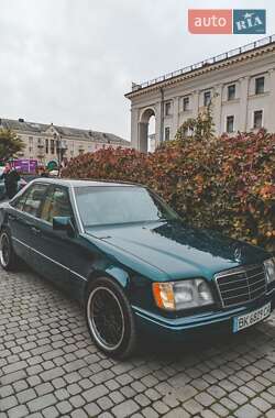 Седан Mercedes-Benz E-Class 1995 в Ровно