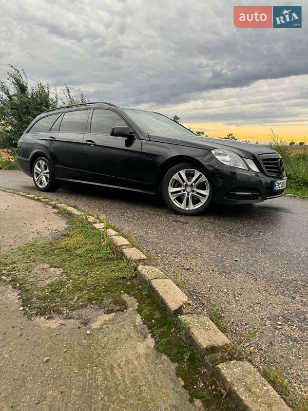 Универсал Mercedes-Benz E-Class 2011 в Львове