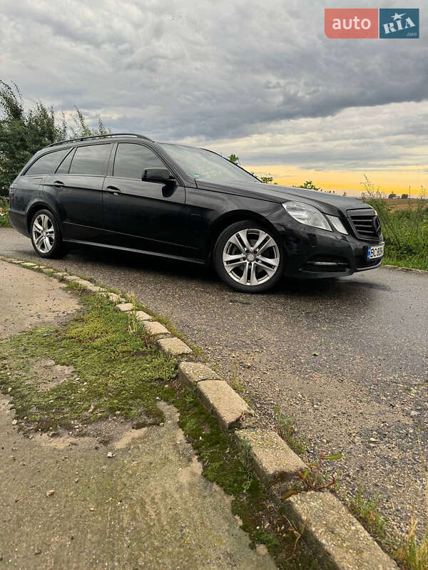 Универсал Mercedes-Benz E-Class 2011 в Львове