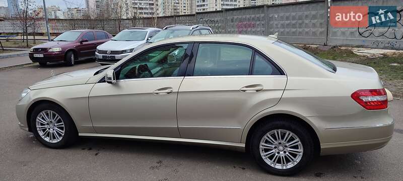 Седан Mercedes-Benz E-Class 2011 в Киеве