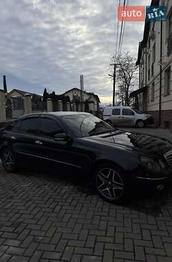 Седан Mercedes-Benz E-Class 2006 в Золочеві