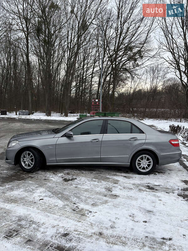 Седан Mercedes-Benz E-Class 2010 в Гайсине