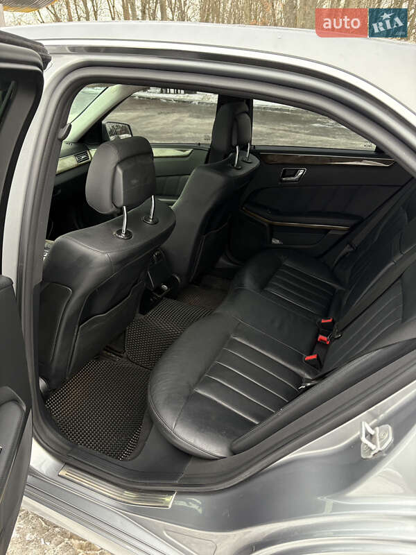 Седан Mercedes-Benz E-Class 2010 в Гайсине