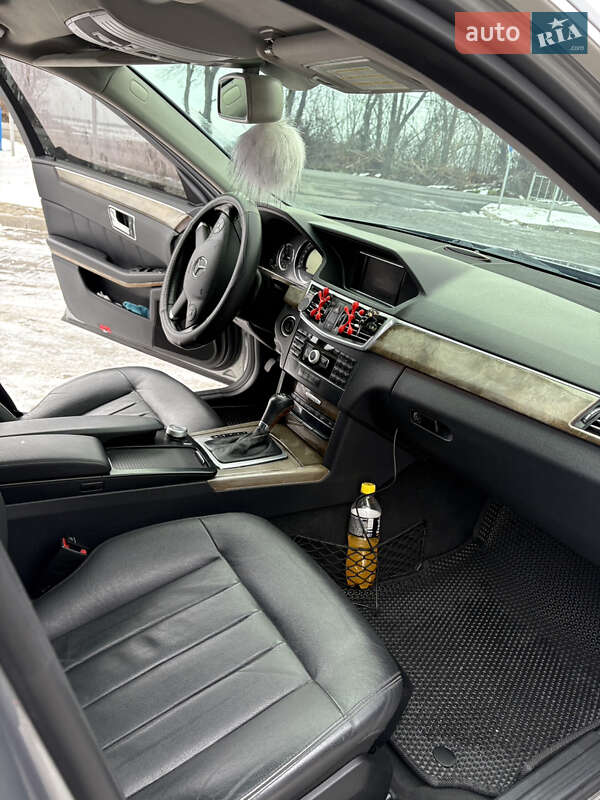 Седан Mercedes-Benz E-Class 2010 в Гайсине