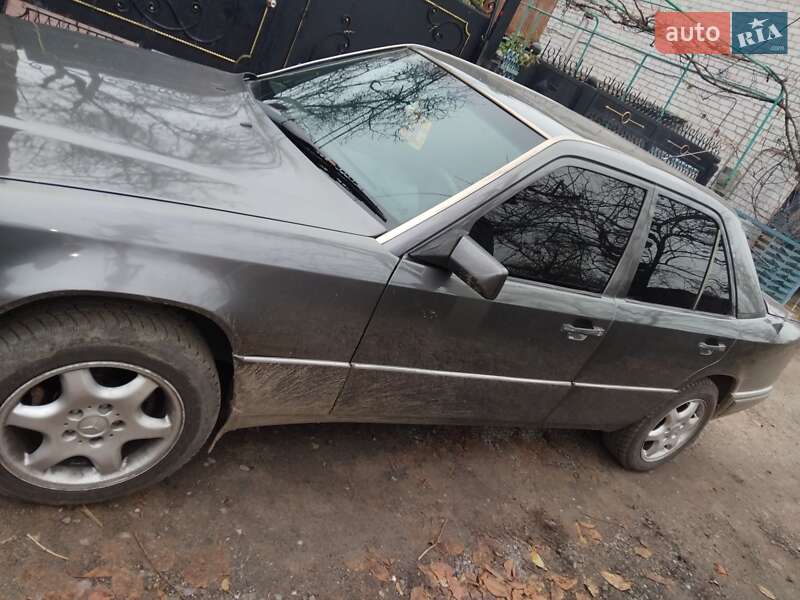 Седан Mercedes-Benz E-Class 1994 в Первомайске