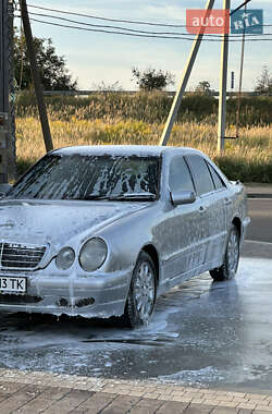 Седан Mercedes-Benz E-Class 2000 в Львові