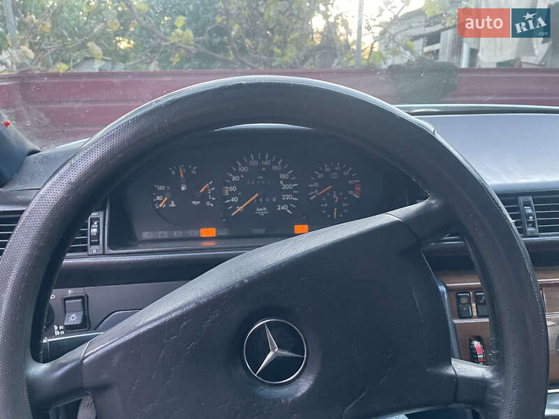 Седан Mercedes-Benz E-Class 1987 в Новоукраинке