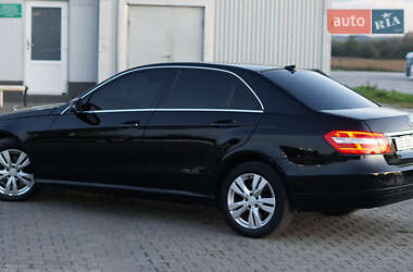 Седан Mercedes-Benz E-Class 2012 в Чернівцях