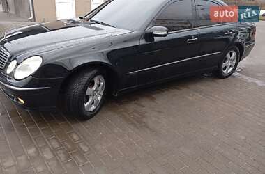 Седан Mercedes-Benz E-Class 2004 в Вараше