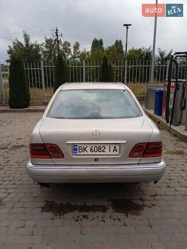 Седан Mercedes-Benz E-Class 1998 в Сарнах