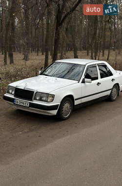 Седан Mercedes-Benz E-Class 1987 в Киеве