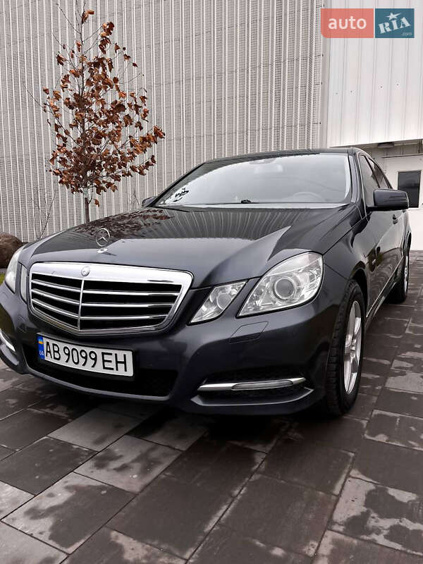 Седан Mercedes-Benz E-Class 2011 в 