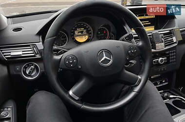 Седан Mercedes-Benz E-Class 2011 в 