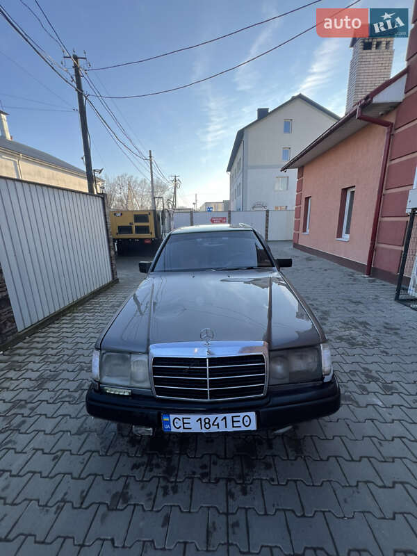 Седан Mercedes-Benz E-Class 1988 в Черновцах