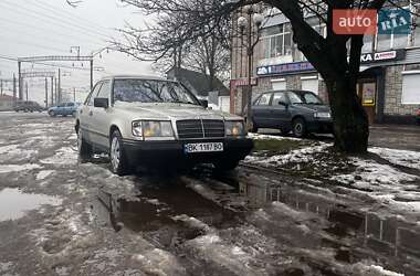 Седан Mercedes-Benz E-Class 1985 в Вінниці