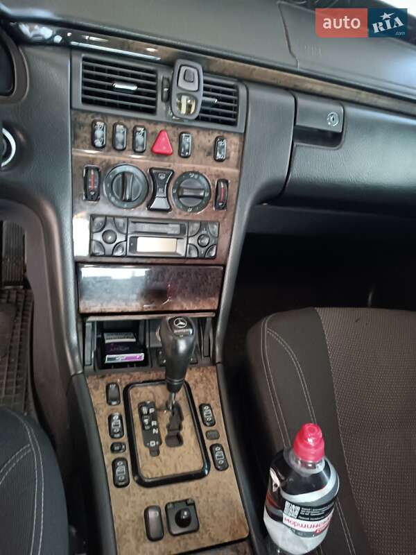 Седан Mercedes-Benz E-Class 1999 в Запоріжжі