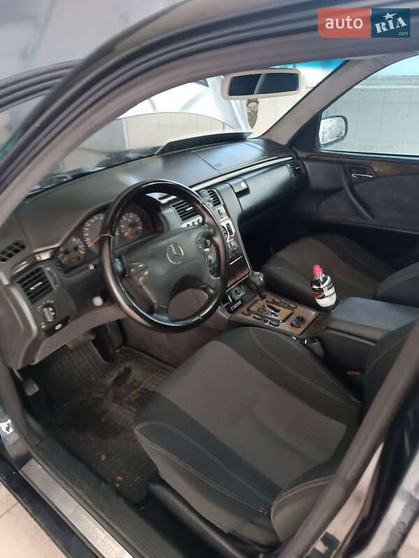 Седан Mercedes-Benz E-Class 1999 в Запоріжжі