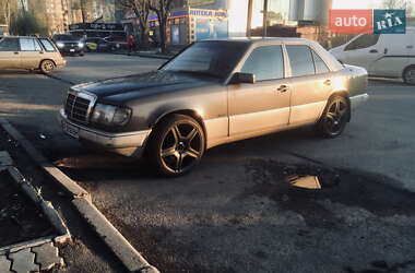 Седан Mercedes-Benz E-Class 1988 в Кривому Розі