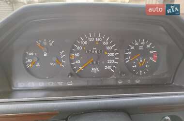 Седан Mercedes-Benz E-Class 1990 в Клевані