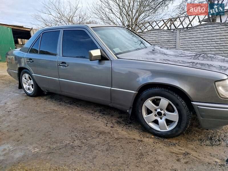 Седан Mercedes-Benz E-Class 1990 в Клевани фото 2 Седан Mercedes-Benz E-Class 1990 в Клевани