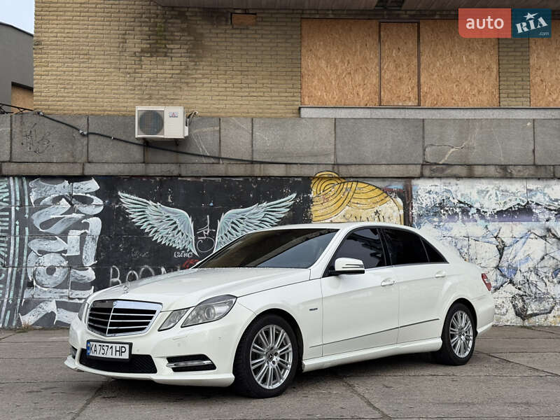 Седан Mercedes-Benz E-Class 2012 в Дніпрі