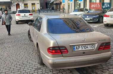 Седан Mercedes-Benz E-Class 2000 в 