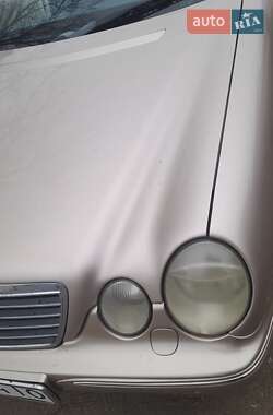 Седан Mercedes-Benz E-Class 2000 в 