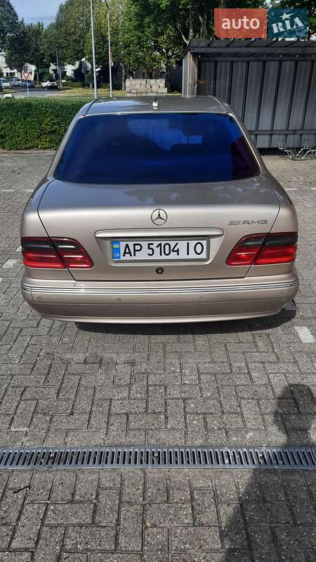 Седан Mercedes-Benz E-Class 2000 в 