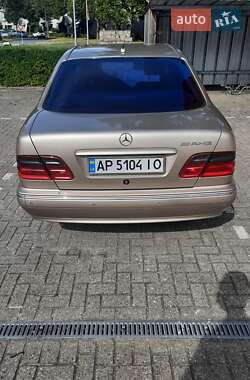 Седан Mercedes-Benz E-Class 2000 в 