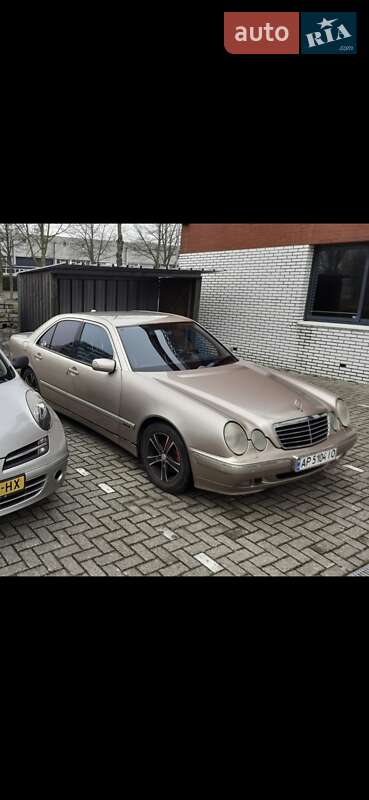 Седан Mercedes-Benz E-Class 2000 в Запоріжжі